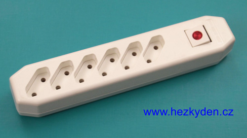 Kompaktní vícezásuvka s vypínačem